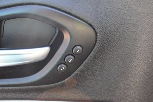 Used 2021 Jeep Cherokee Limited w/ Sun & Sound Group AWD/4WD image 20