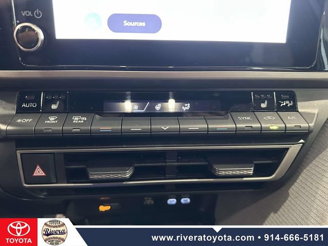 Used 2025 Toyota Camry SE w/ Convenience Package FWD image 23