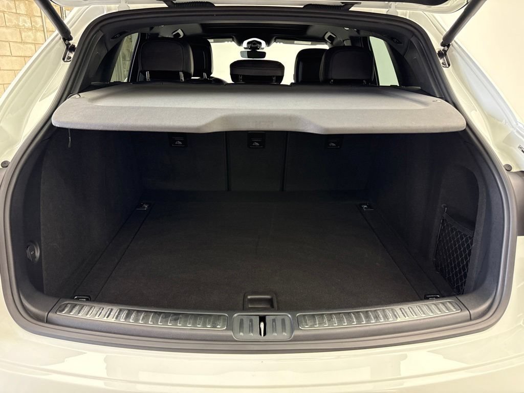 Certified 2024 Porsche Macan AWD/4WD image 19