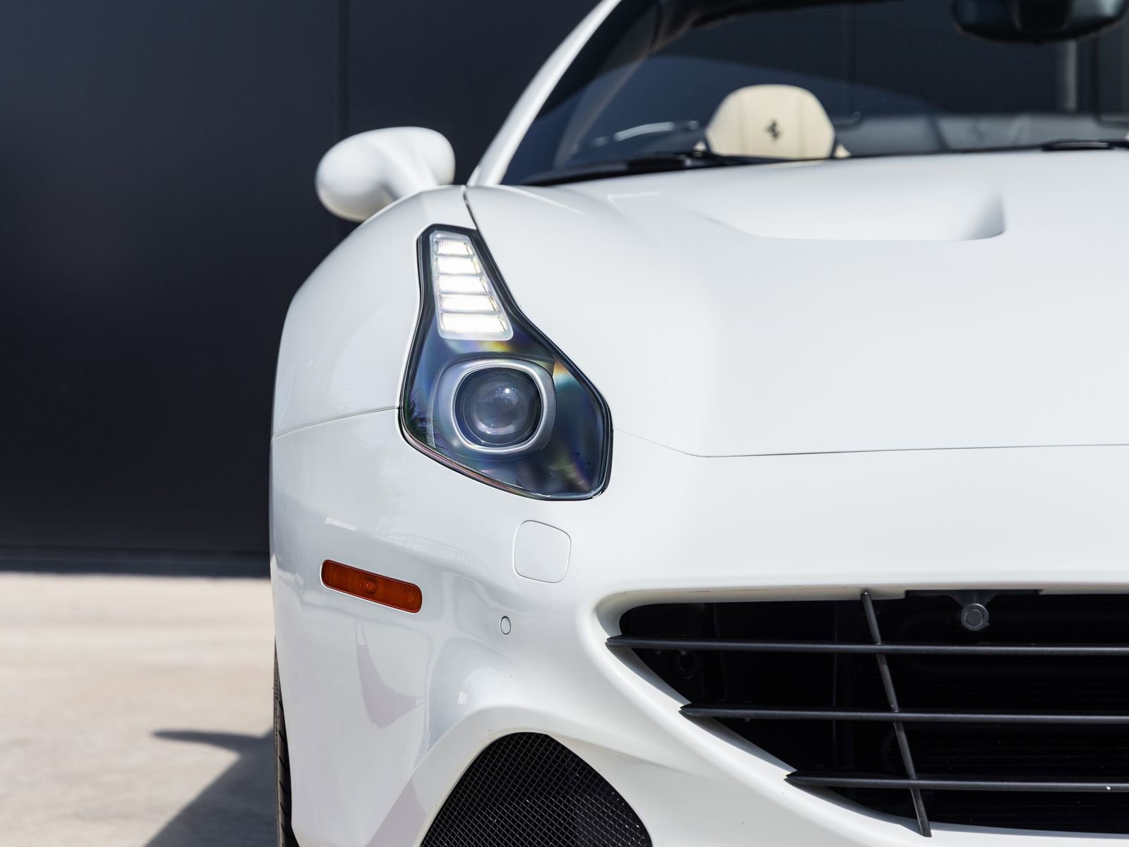 Used 2015 Ferrari California T RWD image 24