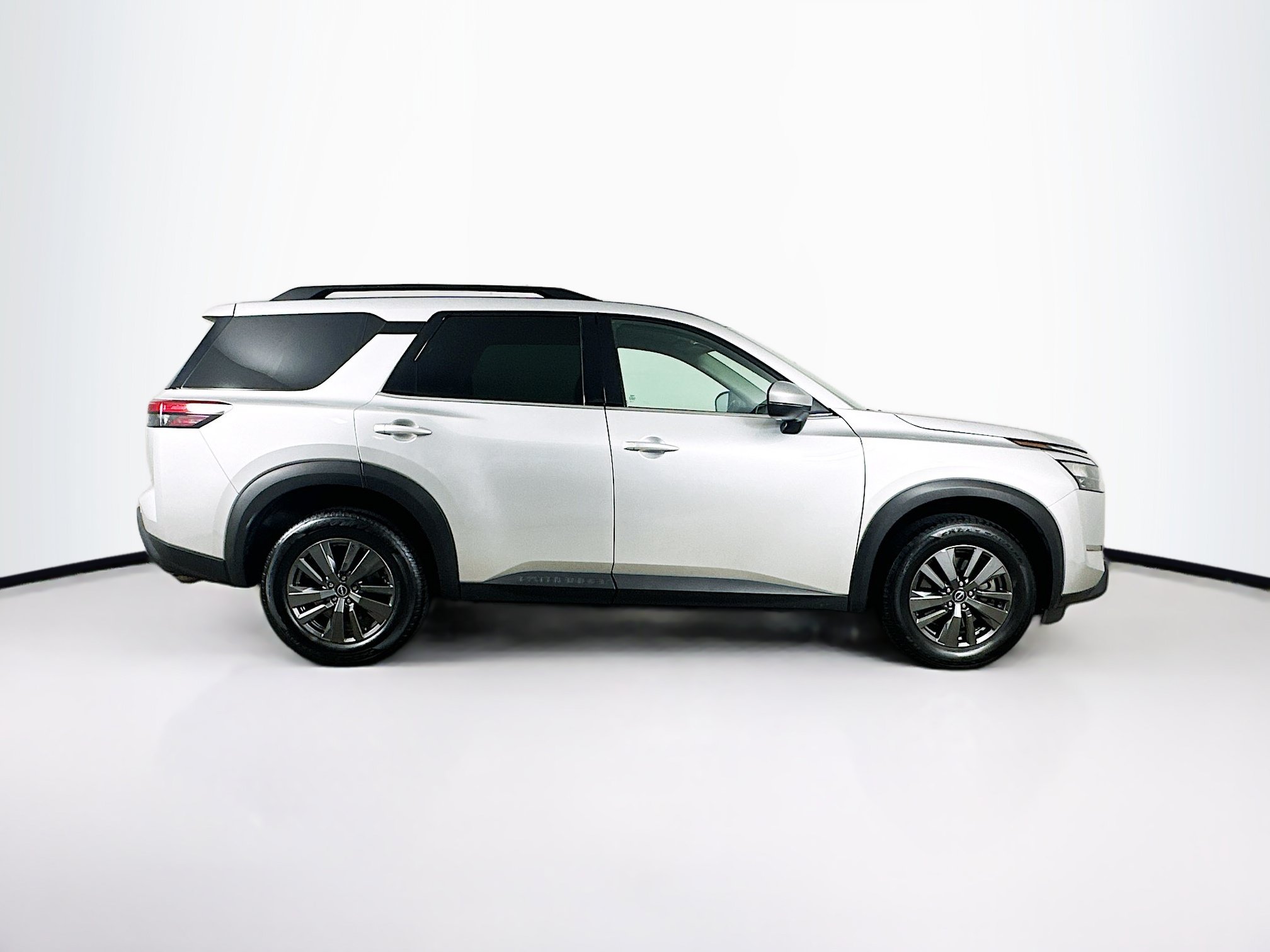 Used 2025 Nissan Pathfinder SV AWD/4WD image 10