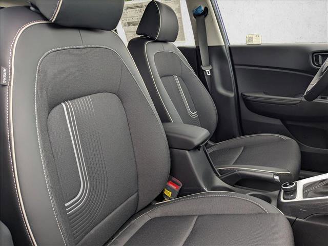 Used 2025 Hyundai Venue Limited image 21