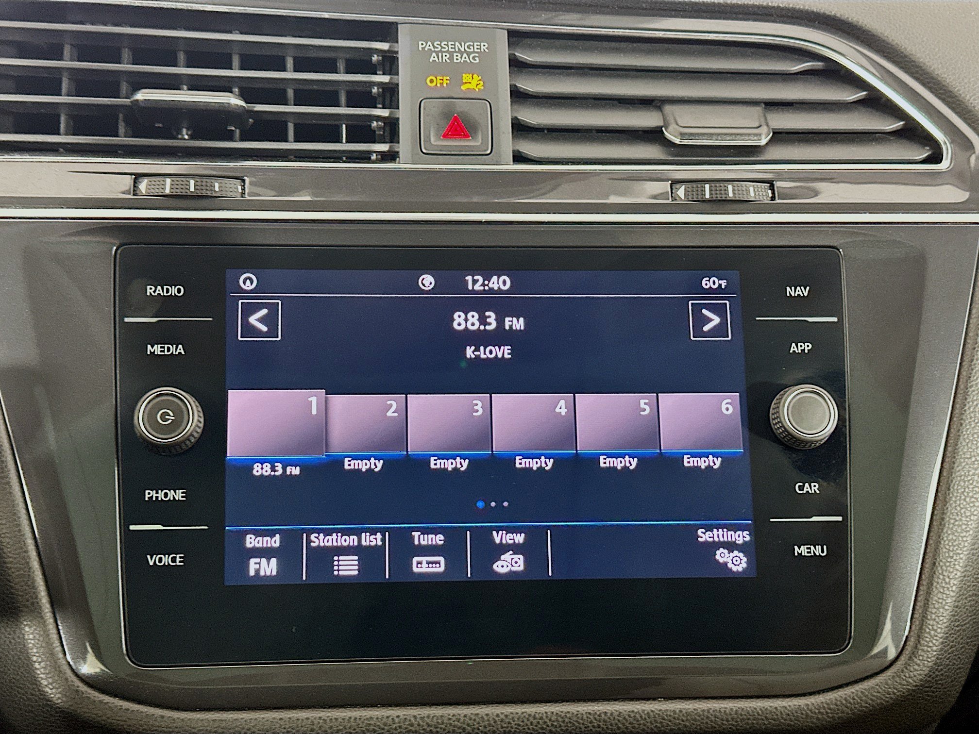 Used 2020 Volkswagen Tiguan SEL FWD image 19
