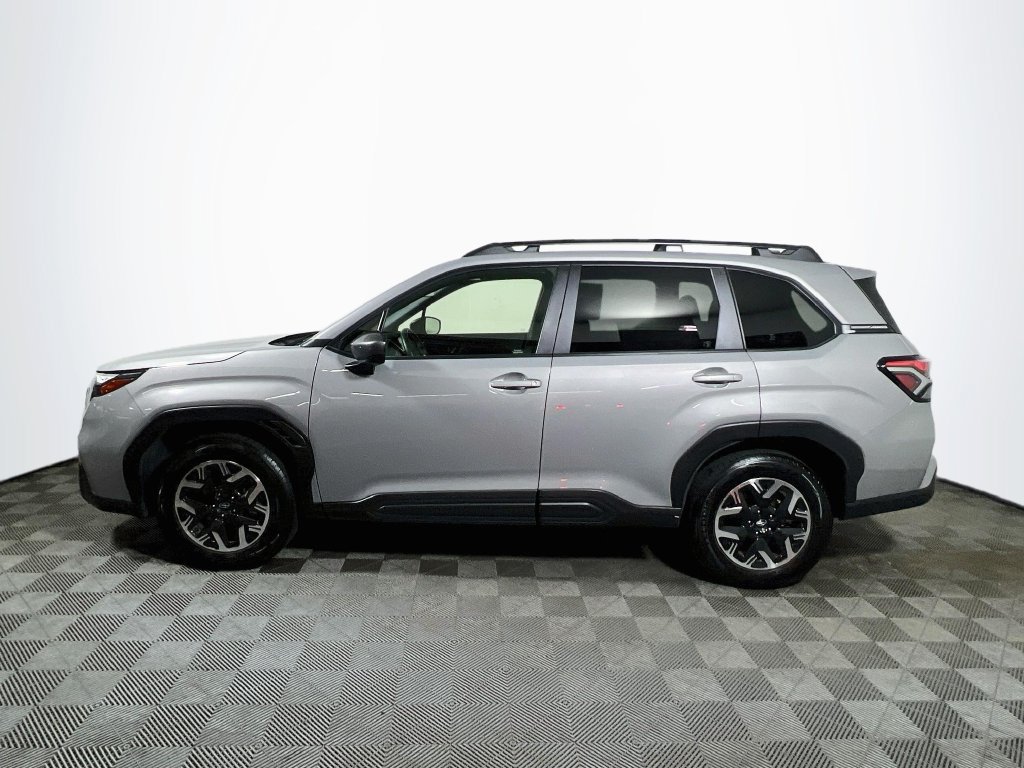 Used 2025 Subaru Forester Premium AWD/4WD image 4