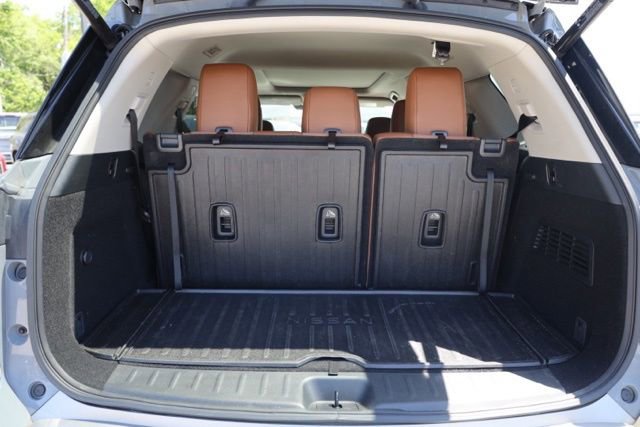 Used 2023 Nissan Pathfinder Platinum image 35