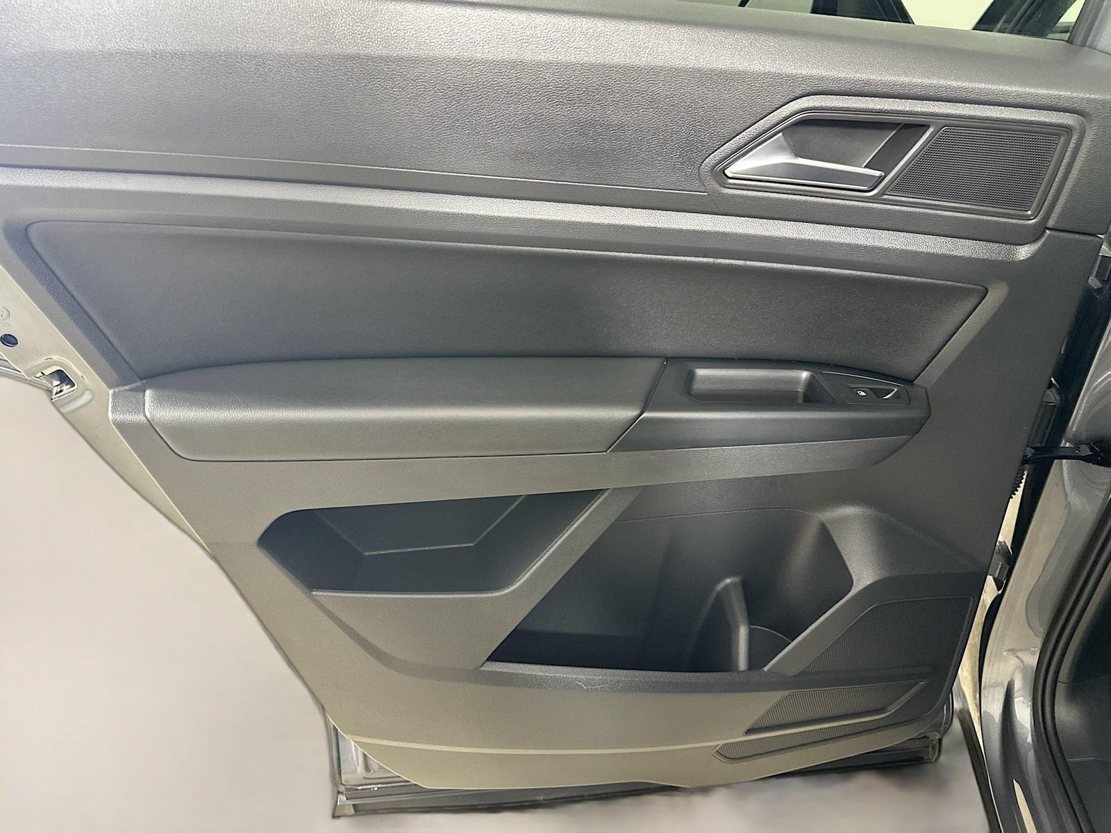 Used 2020 Volkswagen Atlas Cross Sport SE w/ Panoramic Sunroof Package AWD/4WD image 35
