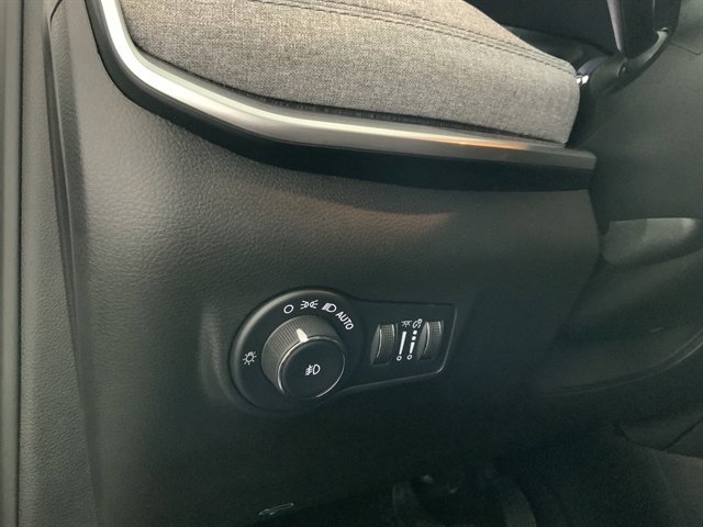 Used 2023 Jeep Compass Latitude image 33