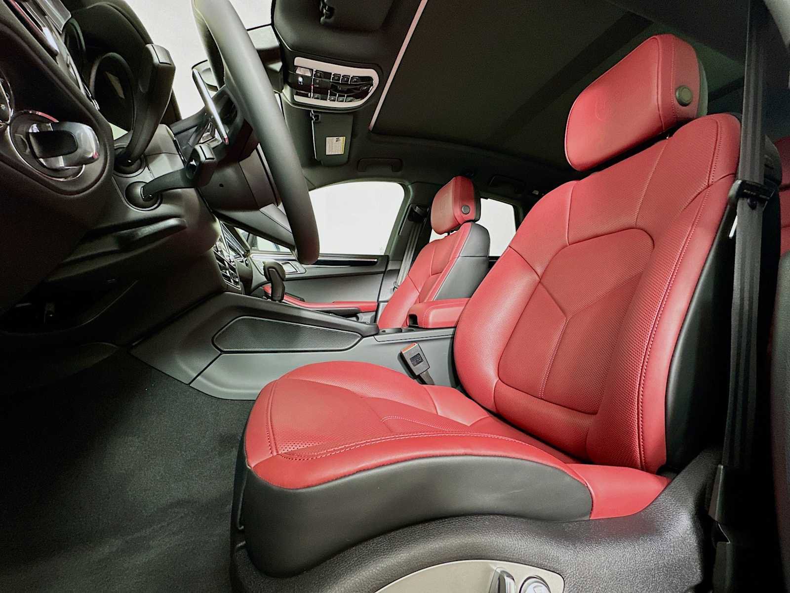 New 2026 Porsche Macan AWD/4WD image 5