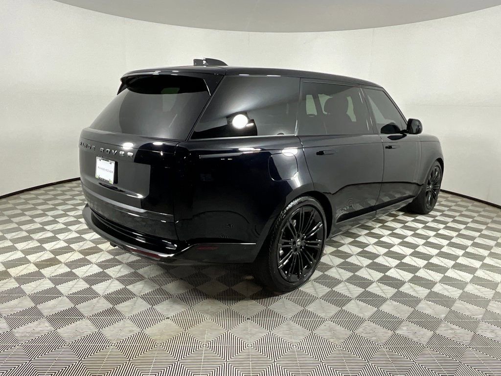 Used 2024 Land Rover Range Rover Long Wheelbase SE image 4