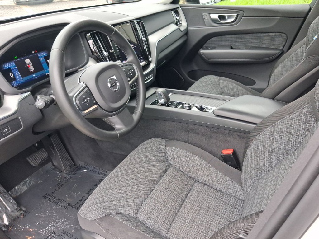 Certified 2024 Volvo XC60 B5 Core AWD/4WD image 13
