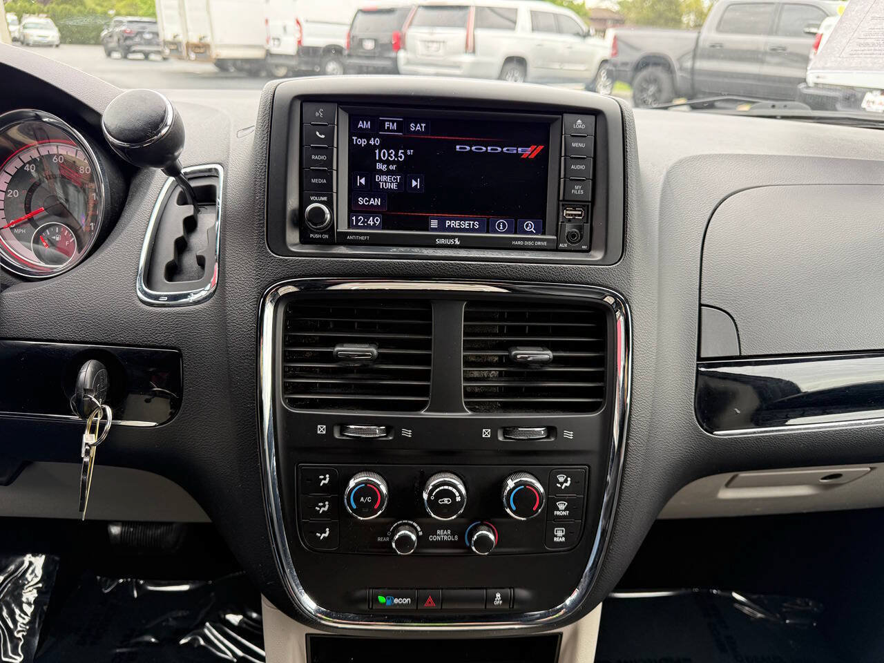 Used 2019 Dodge Grand Caravan SXT FWD image 14