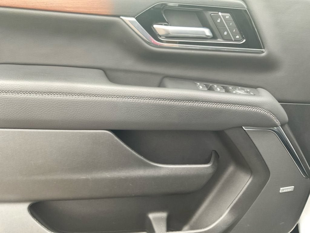 Certified 2025 GMC Yukon Denali AWD/4WD image 20