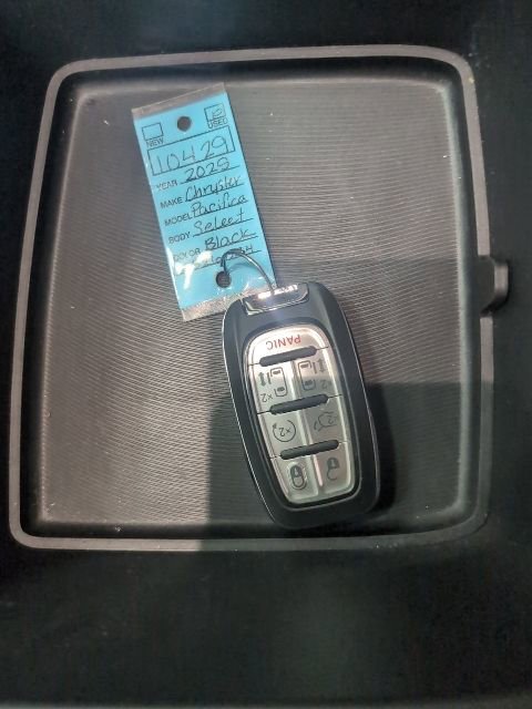 Used 2025 Chrysler Pacifica Select image 30