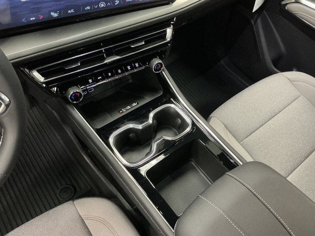 New 2026 Chevrolet Traverse LT w/ LPO, Floor Liner Package FWD image 16