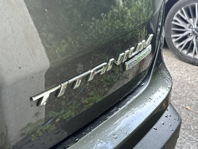 Used 2020 Ford Edge Titanium w/ Equipment Group 301A FWD image 10
