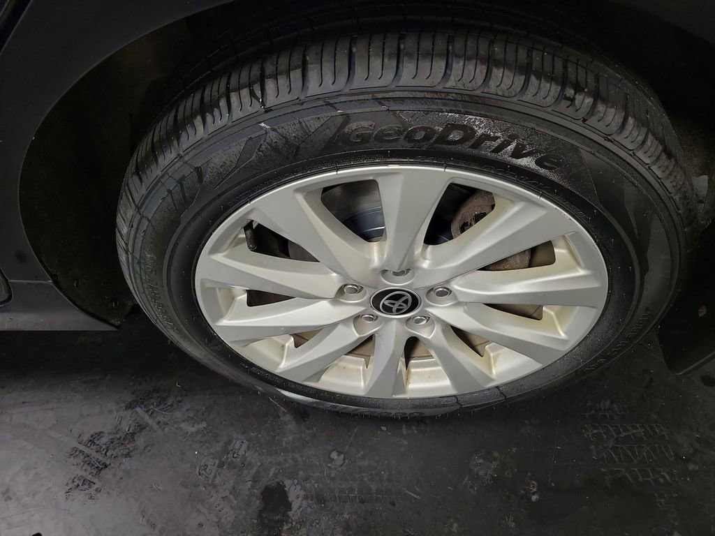 Used 2020 Toyota Camry LE AWD/4WD image 10