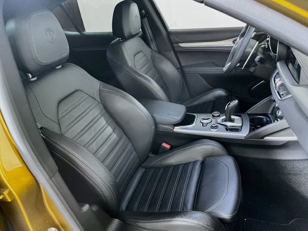 Used 2023 Alfa Romeo Stelvio Veloce AWD/4WD image 28