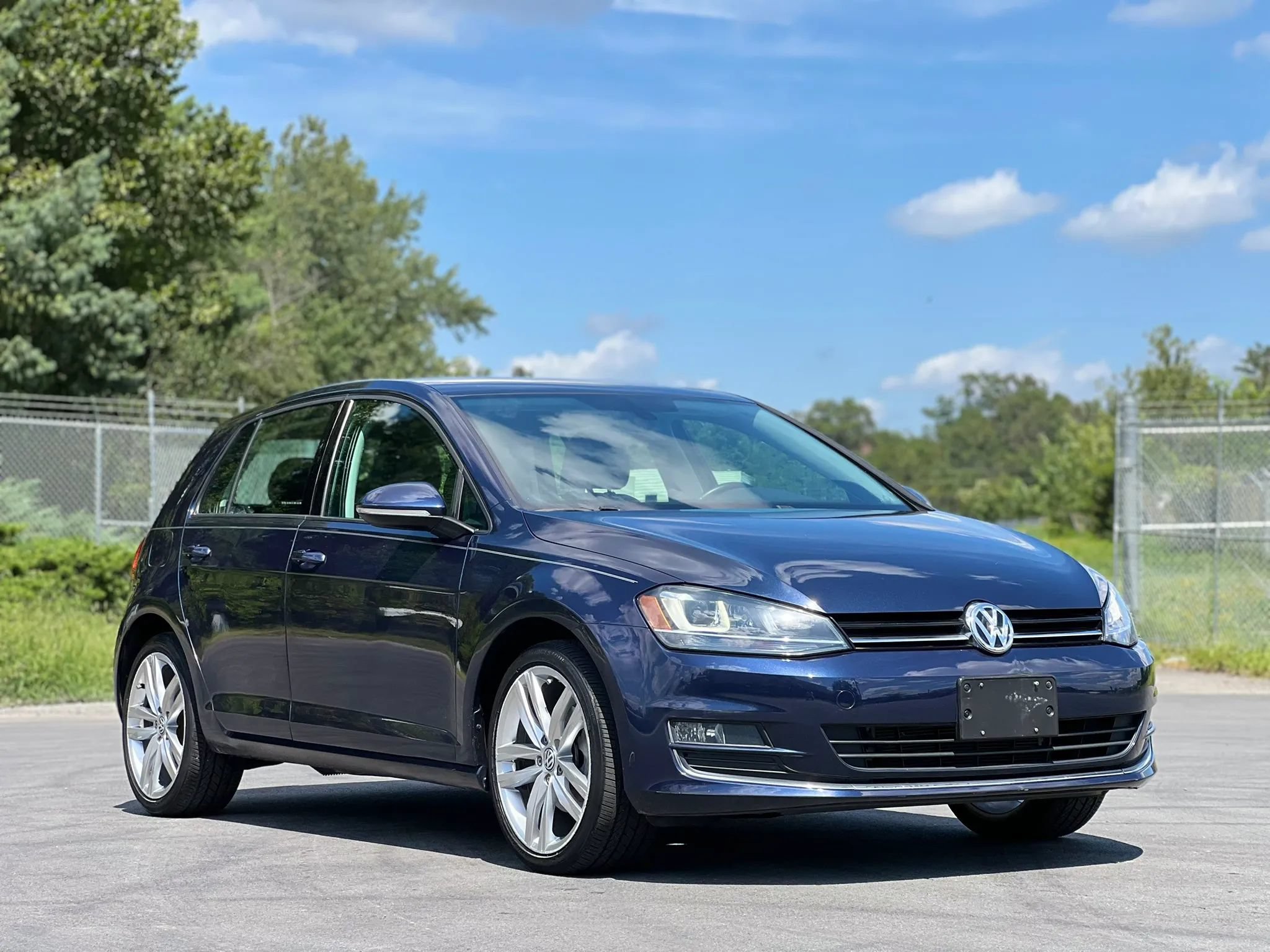 Used 2015 Volkswagen Golf 4-Door FWD image 7