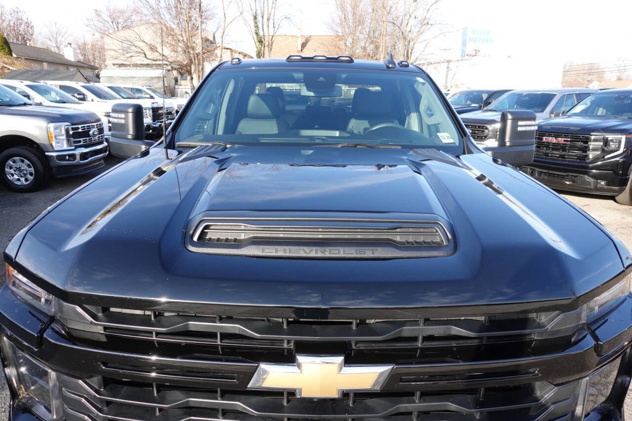 Used 2025 Chevrolet Silverado 2500 Custom w/ Custom Value Package image 6