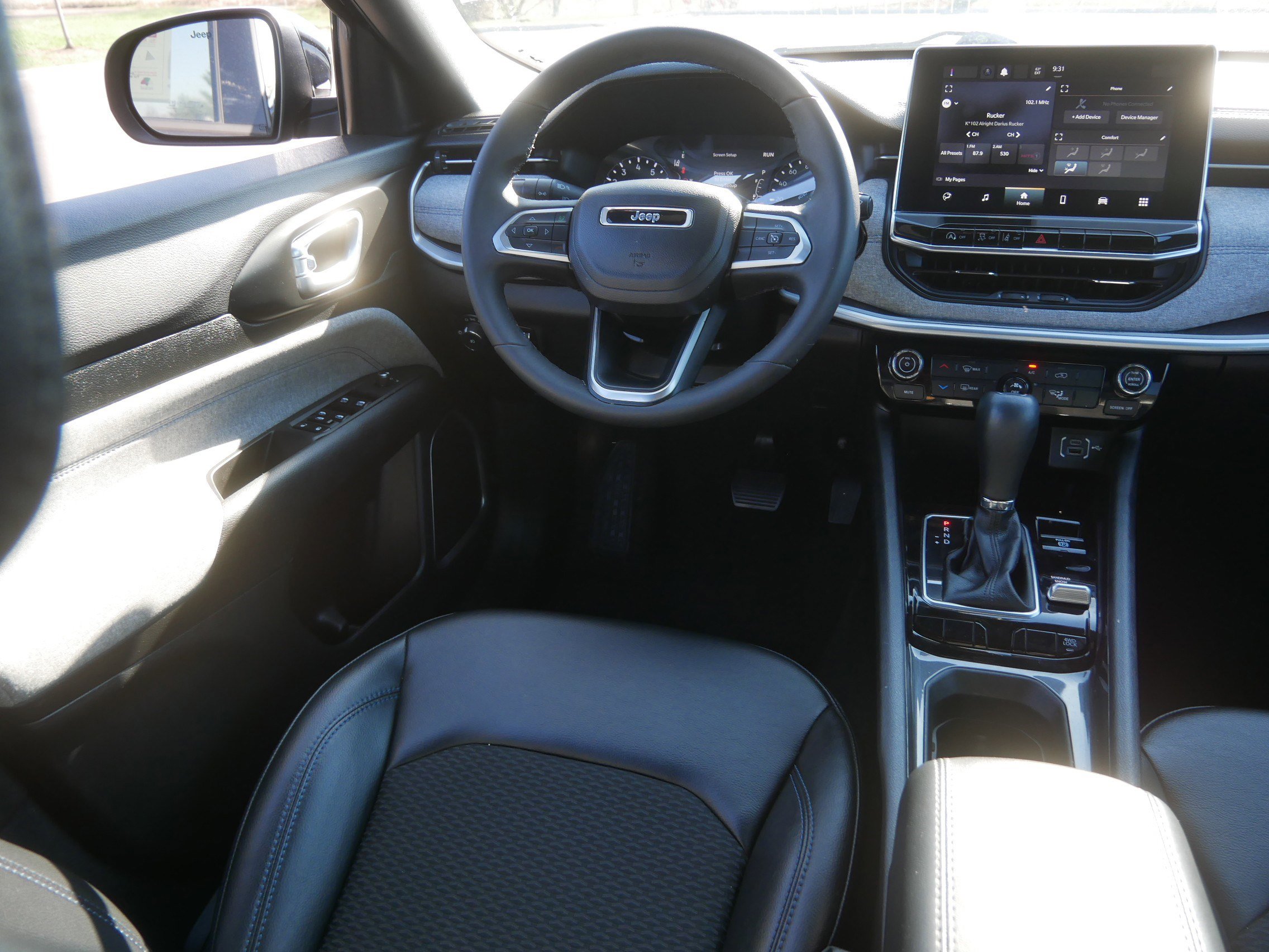 Used 2023 Jeep Compass Latitude image 9