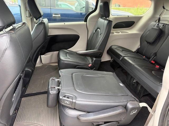 Used 2019 Chrysler Pacifica Touring-L FWD image 7
