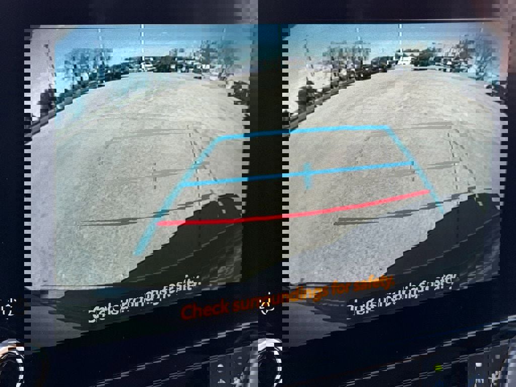 Used 2025 Toyota Highlander LE image 19