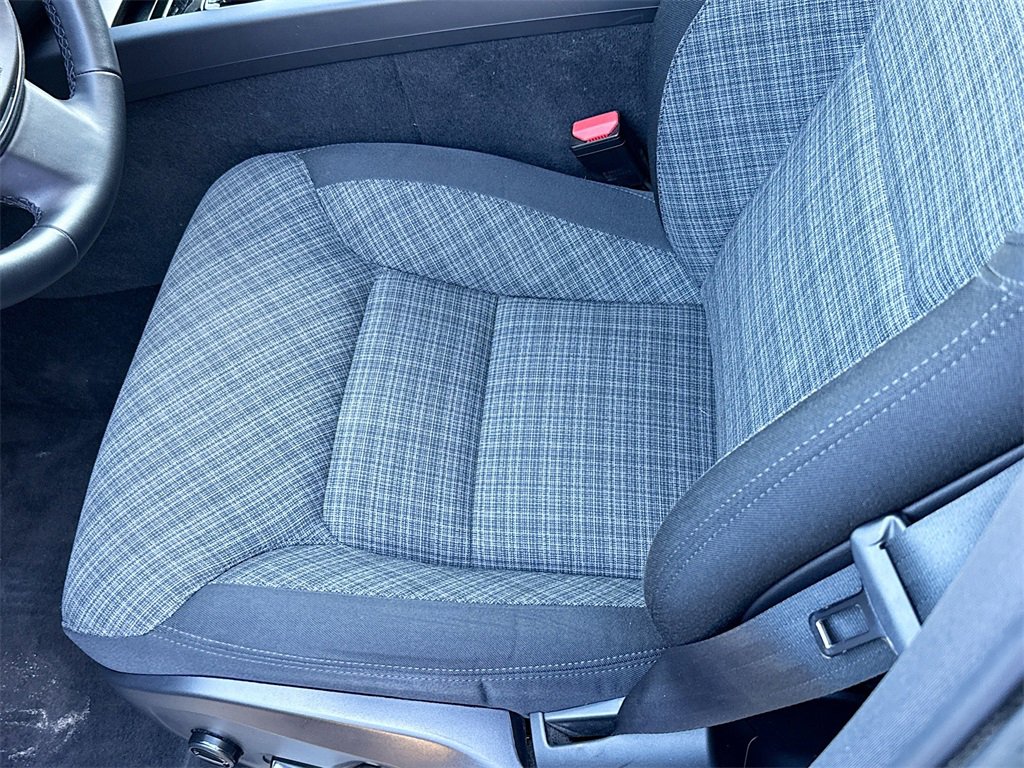 Used 2023 Volvo XC60 B5 Core image 21