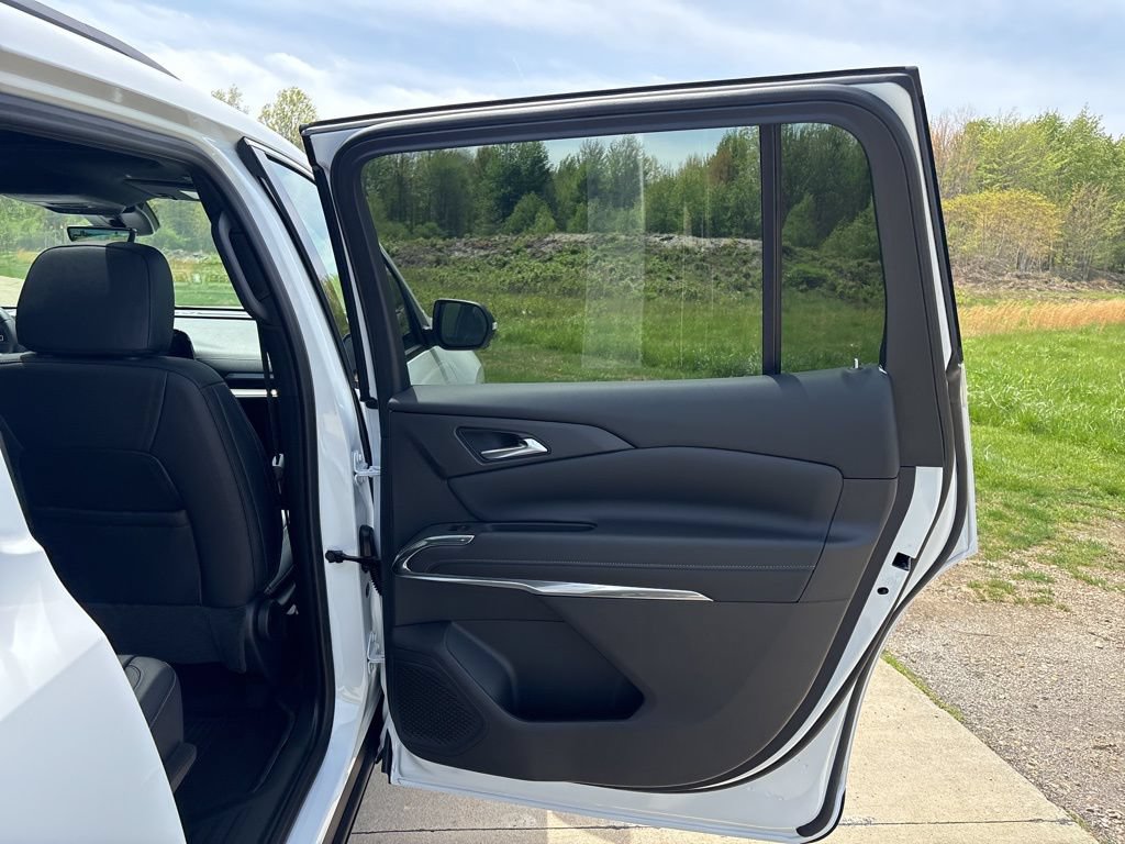 New 2026 Chevrolet Traverse LT w/ Sun and Wheel Package FWD image 42