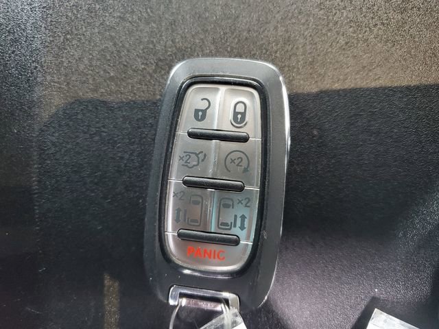 Certified 2024 Chrysler Pacifica Touring-L image 33