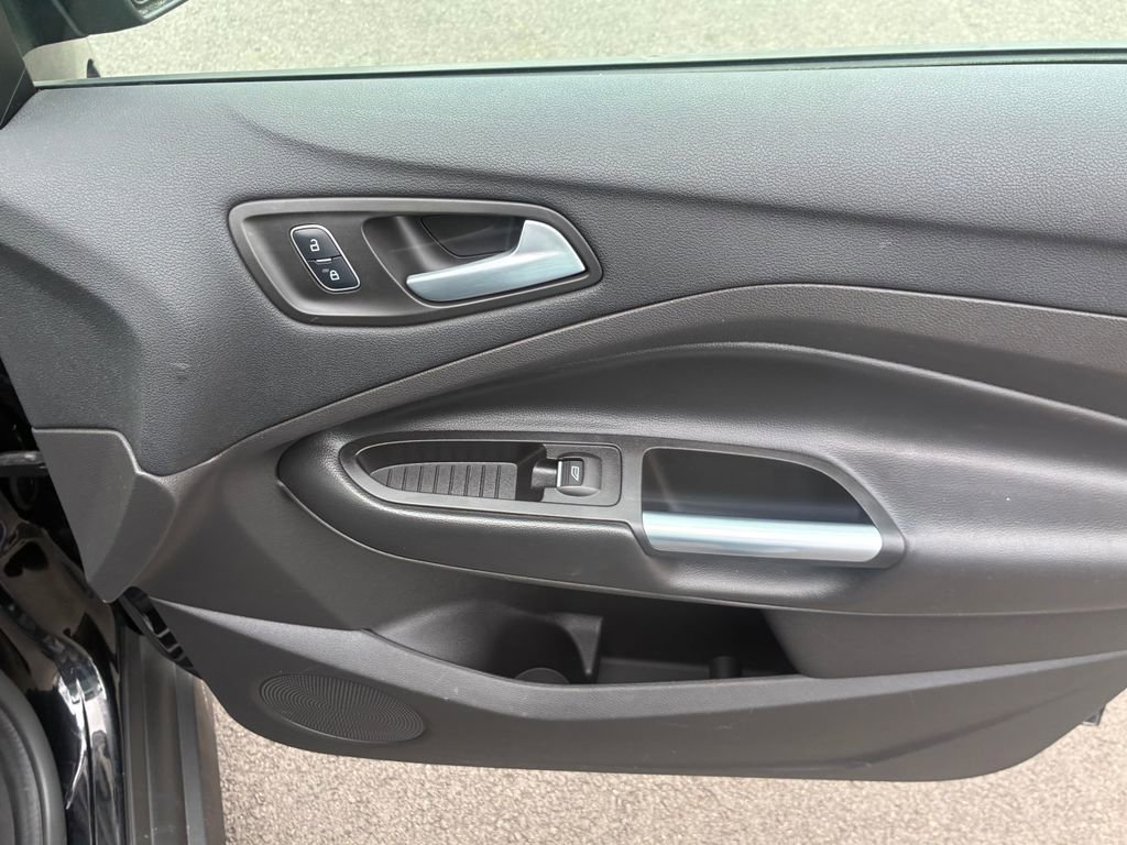 Used 2017 Ford C-MAX Energi SE image 36