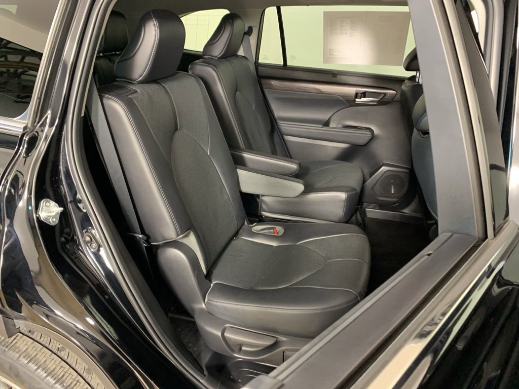 Used 2023 Toyota Highlander Limited image 39