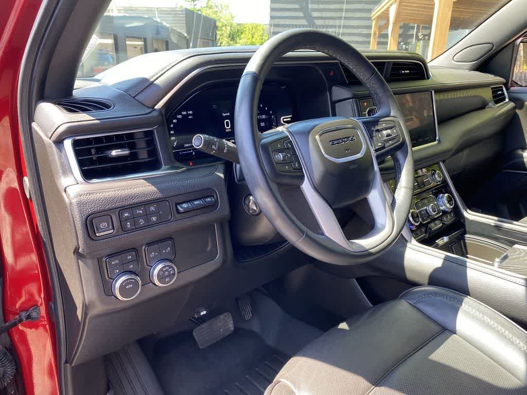 Used 2024 GMC Yukon XL Denali AWD/4WD image 2