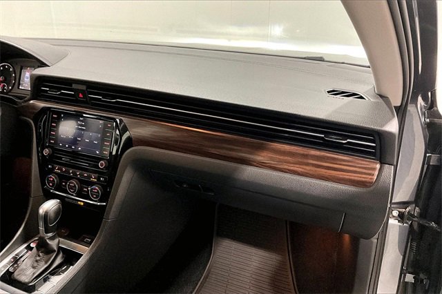 Used 2020 Volkswagen Passat 2.0T SEL image 27