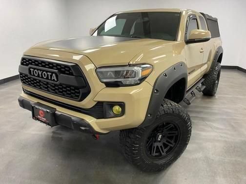 Used 2017 Toyota Tacoma TRD Off-Road w/ Tow Package AWD/4WD image 1