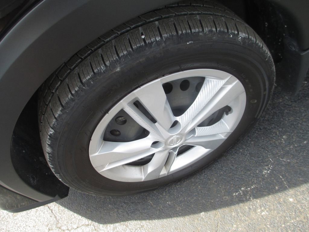 Used 2023 Nissan Kicks S FWD image 14