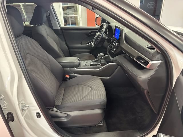 Certified 2025 Toyota Highlander LE AWD/4WD image 16
