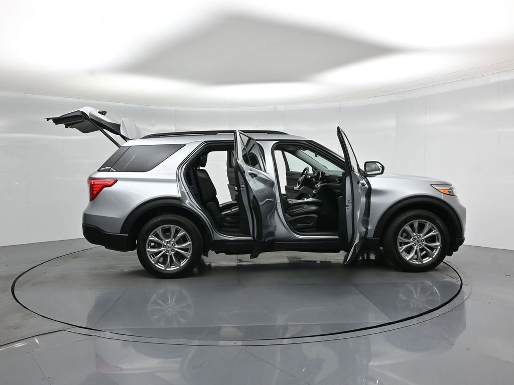 Used 2023 Ford Explorer XLT w/ Equipment Group 202A AWD/4WD image 4