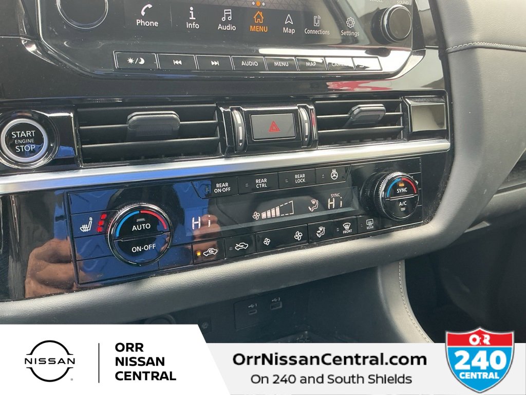 Used 2024 Nissan Pathfinder SL w/ Black Appearance Package image 23