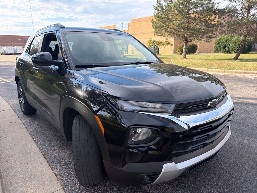 Used 2023 Chevrolet TrailBlazer LT w/ Convenience Package AWD/4WD image 2