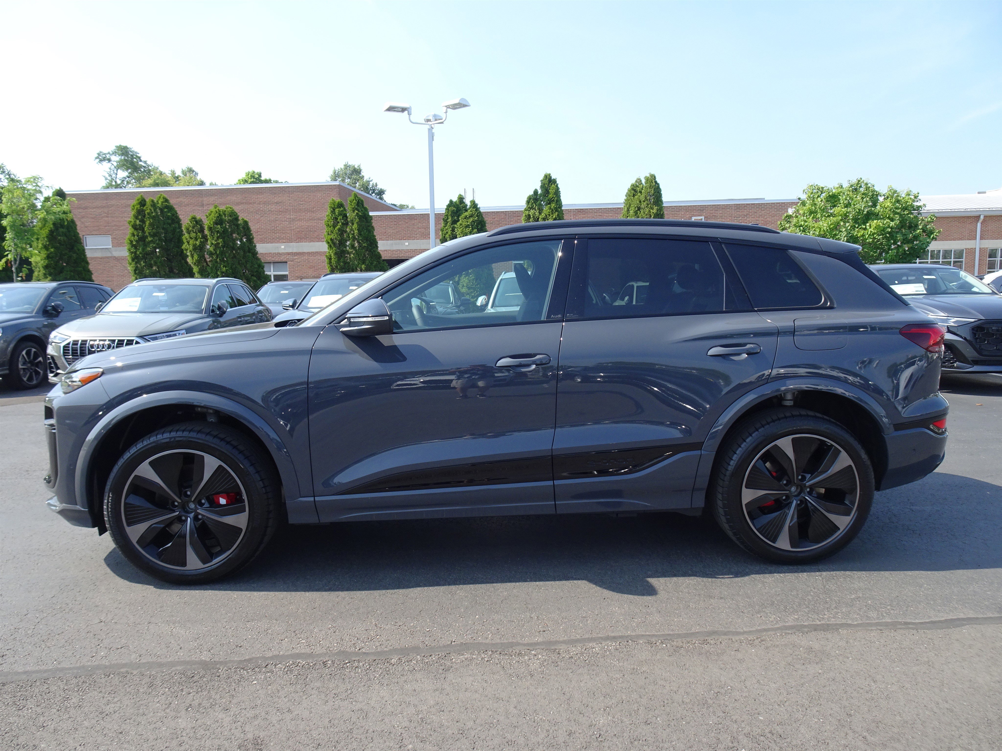 New 2025 Audi SQ6 e-tron Prestige image 2