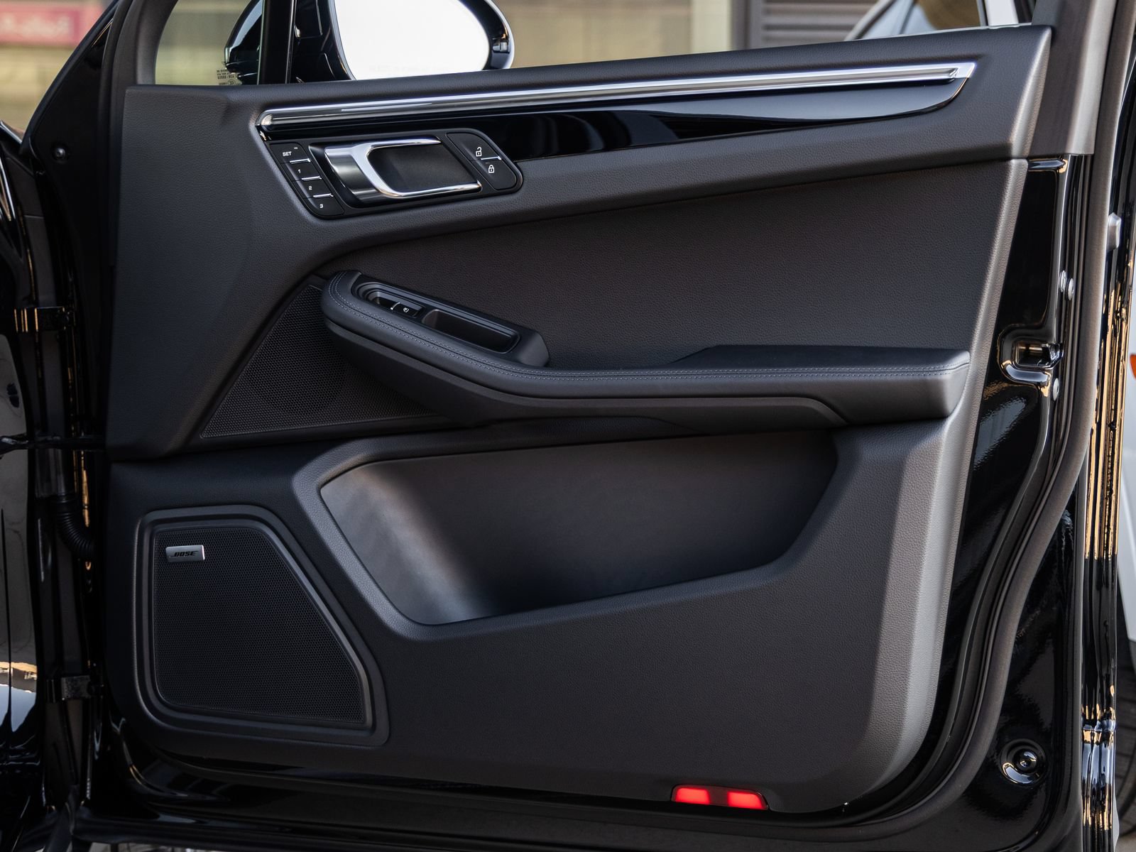 Certified 2026 Porsche Macan AWD/4WD image 41