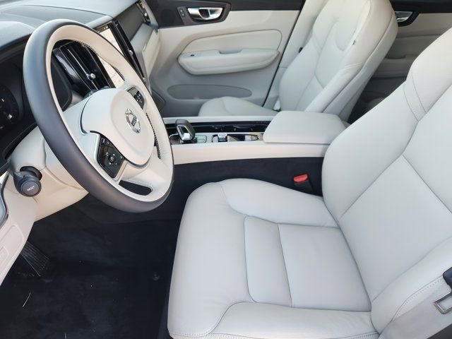 Used 2025 Volvo XC60 B5 Core image 4