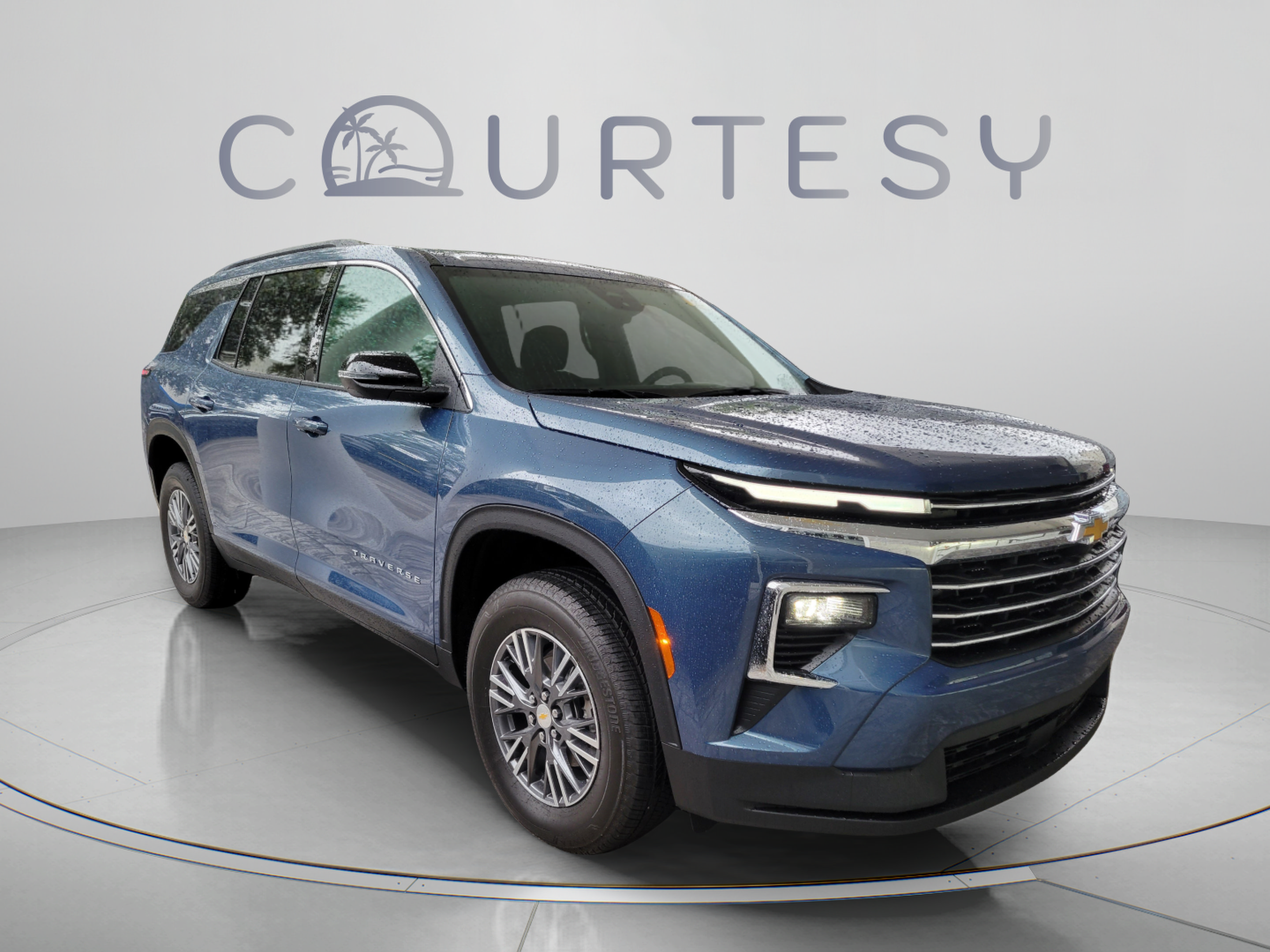 Used 2026 Chevrolet Traverse LT FWD image 4
