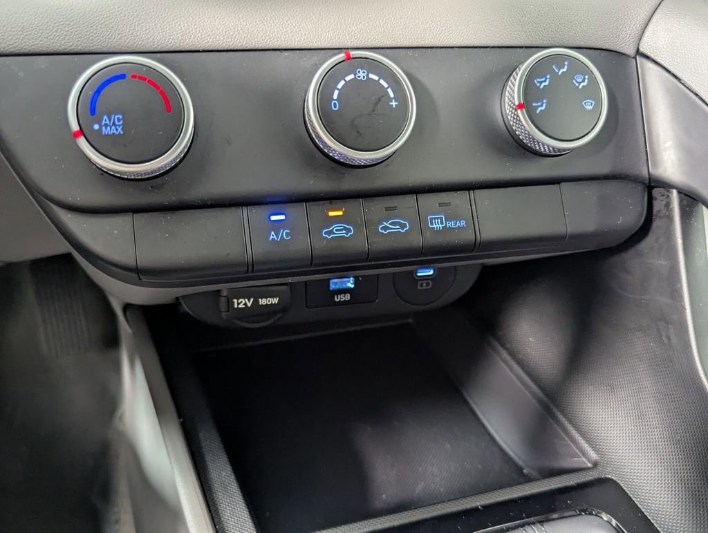 Used 2025 Hyundai Elantra SE image 21