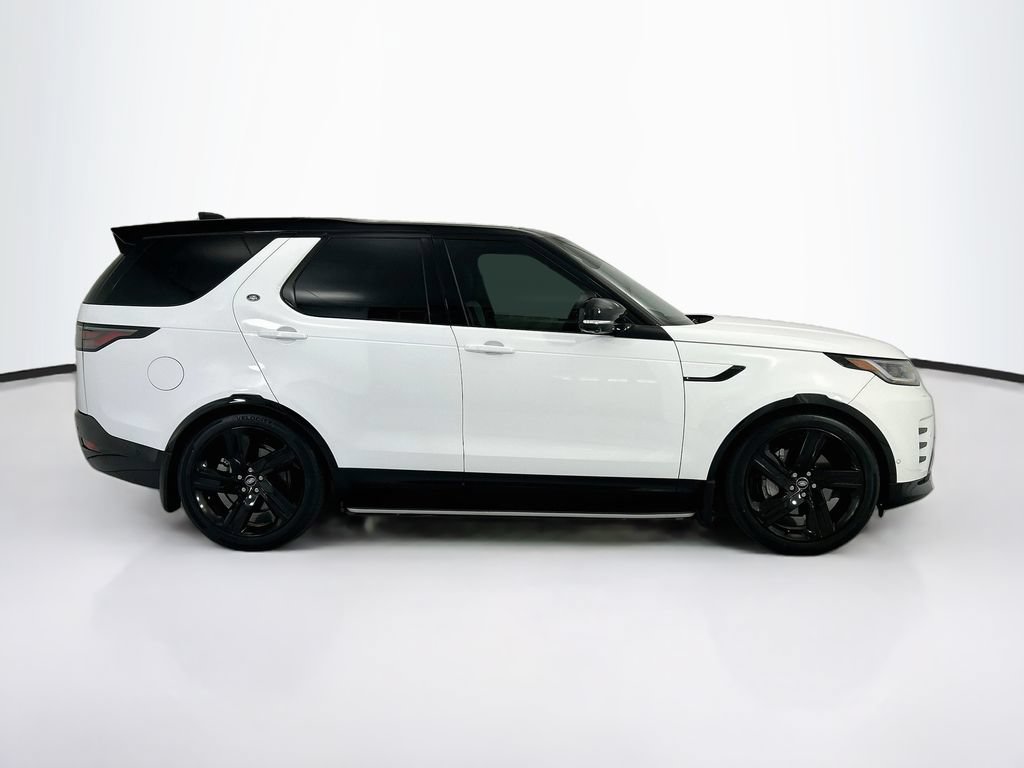 Used 2024 Land Rover Discovery Dynamic SE AWD/4WD image 4
