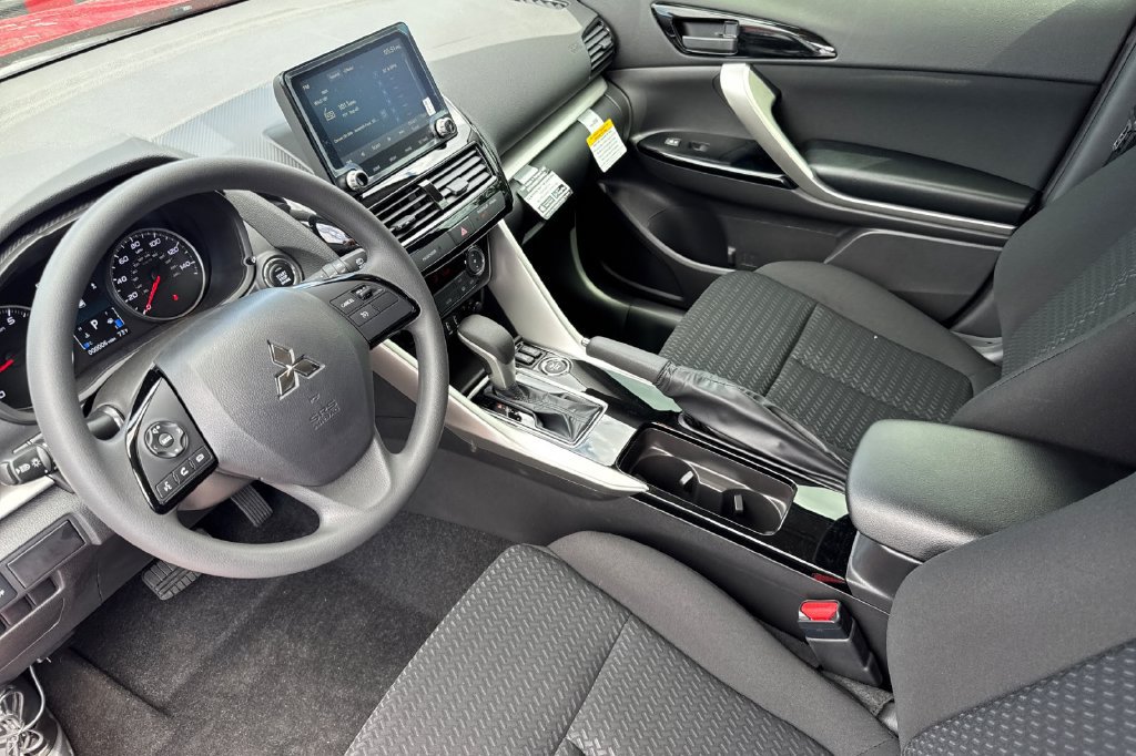 New 2026 Mitsubishi Eclipse Cross LE AWD/4WD image 4