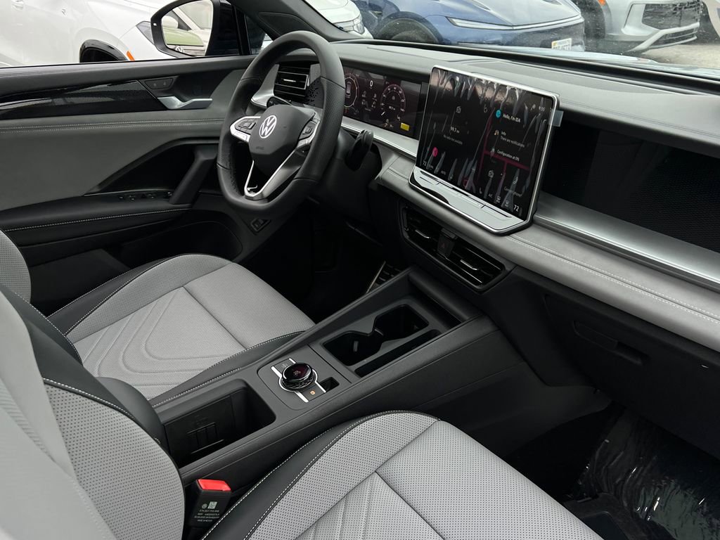 New 2026 Volkswagen Tiguan SE R-Line image 10