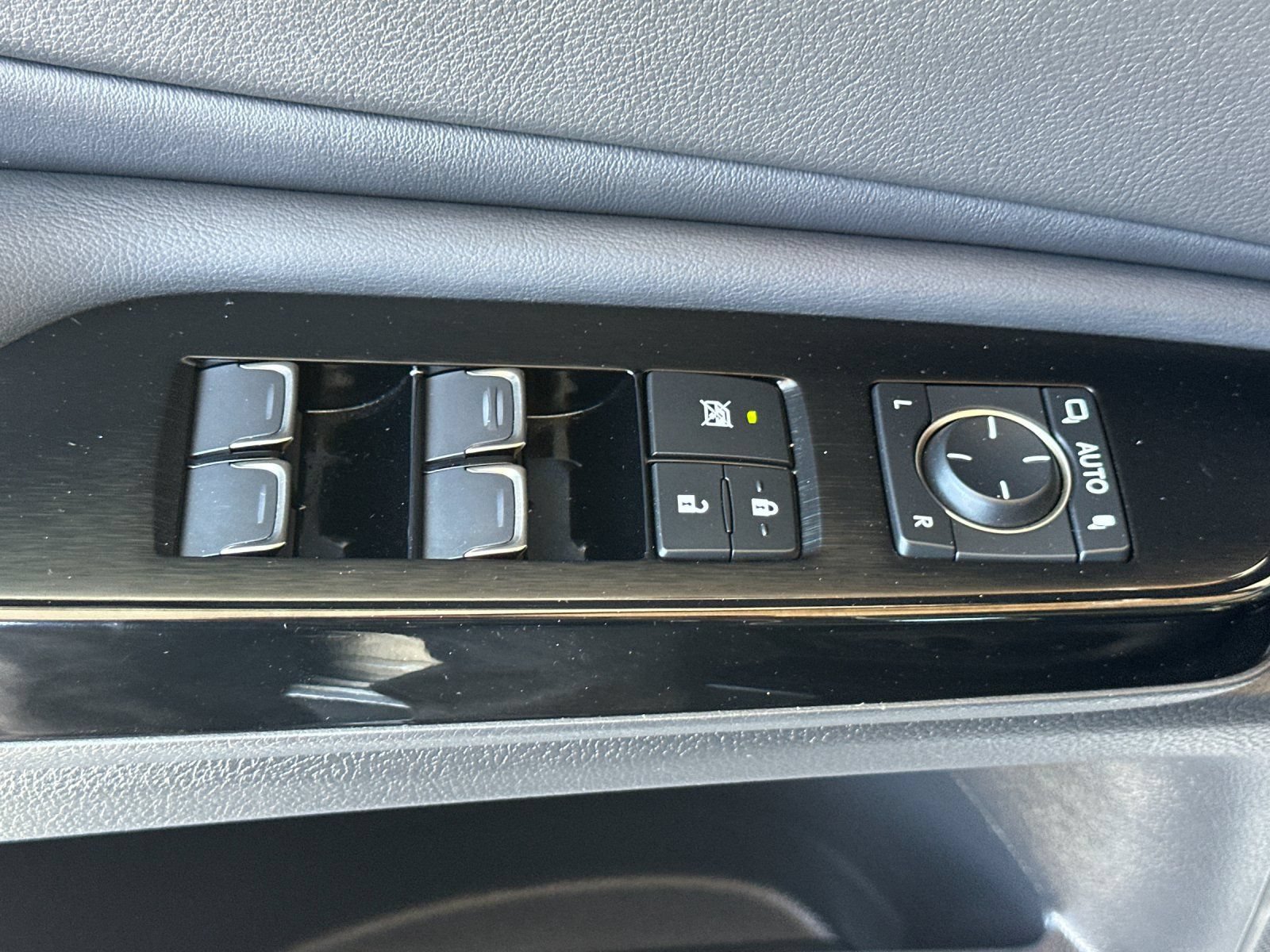 Used 2023 Lexus ES 350 w/ Premium Package FWD image 12