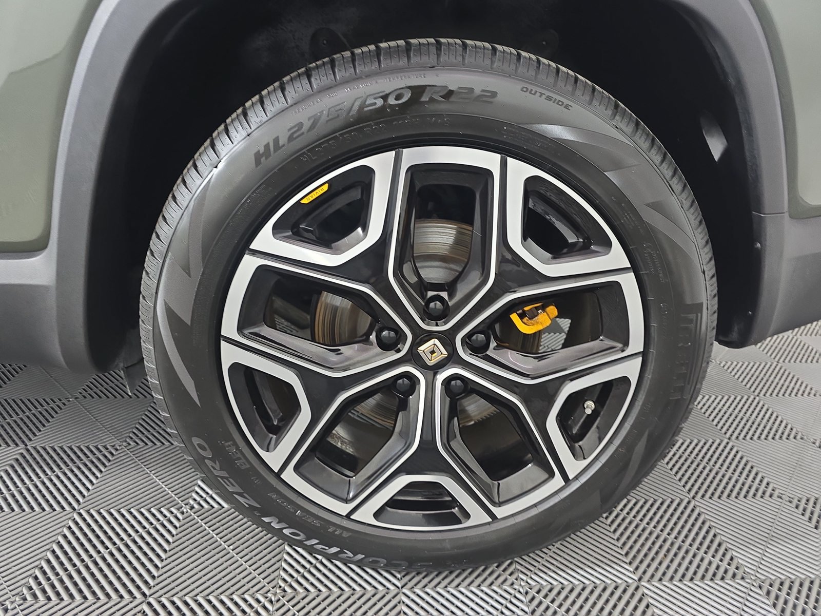 Used 2023 Rivian R1S Launch Edition Quad AWD/4WD image 10