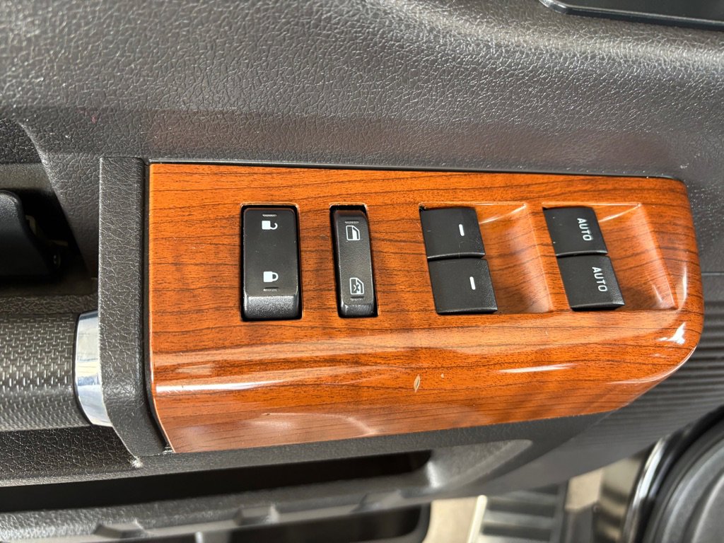 Used 2016 Ford F250 King Ranch w/ King Ranch w/Chrome Package AWD/4WD image 9